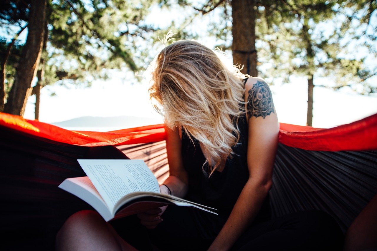 woman, book, hammock-945427.jpg